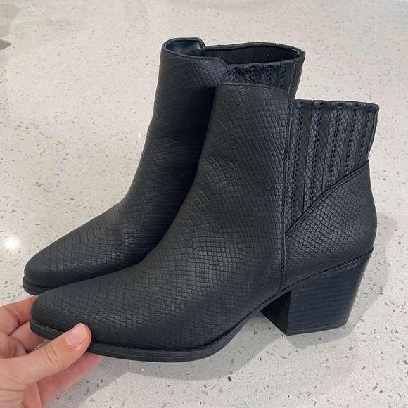 Suede ankle boots - Picture 2 of 6